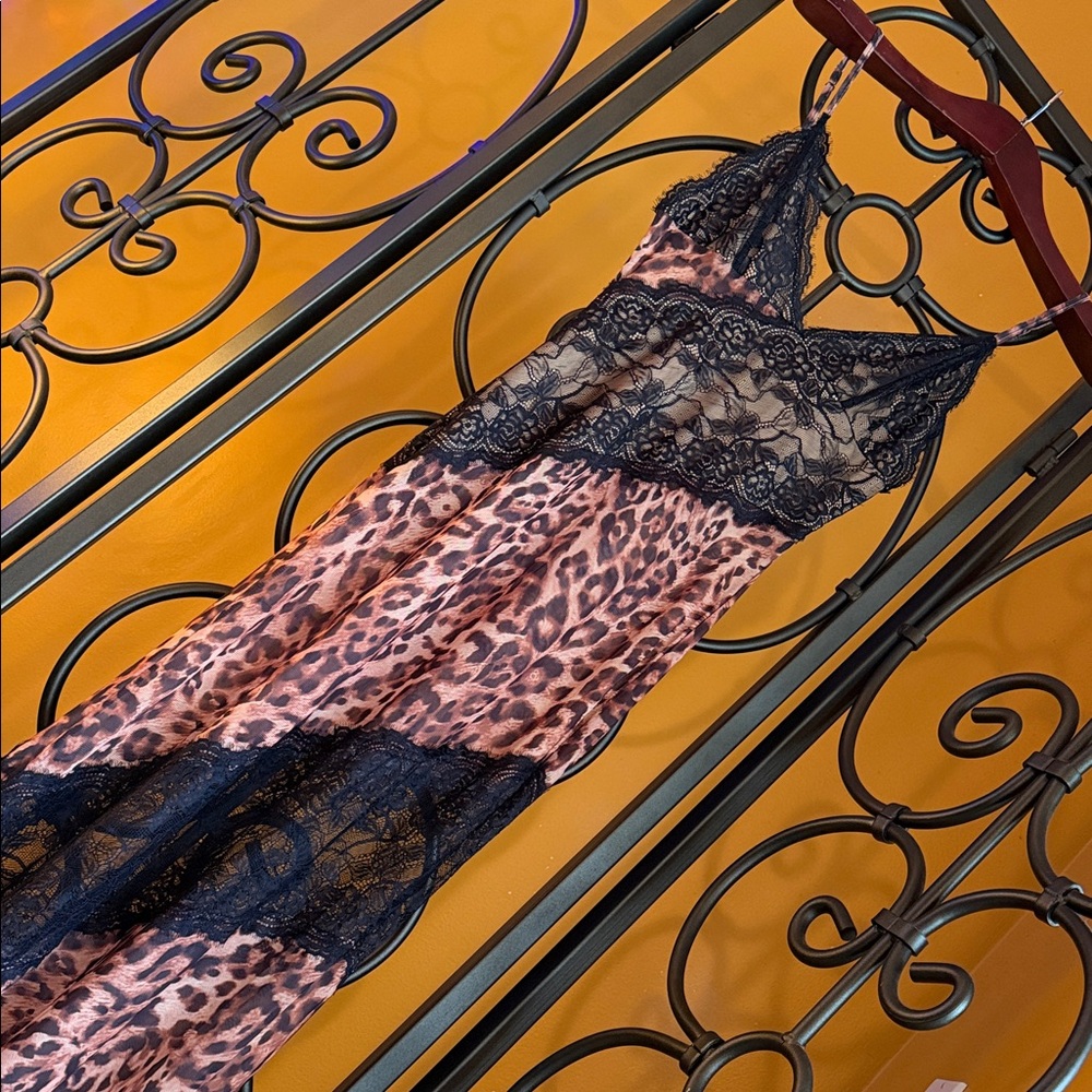 MEW MEWS Raelira Spaghetti Lace Leopard Maxi
Dress